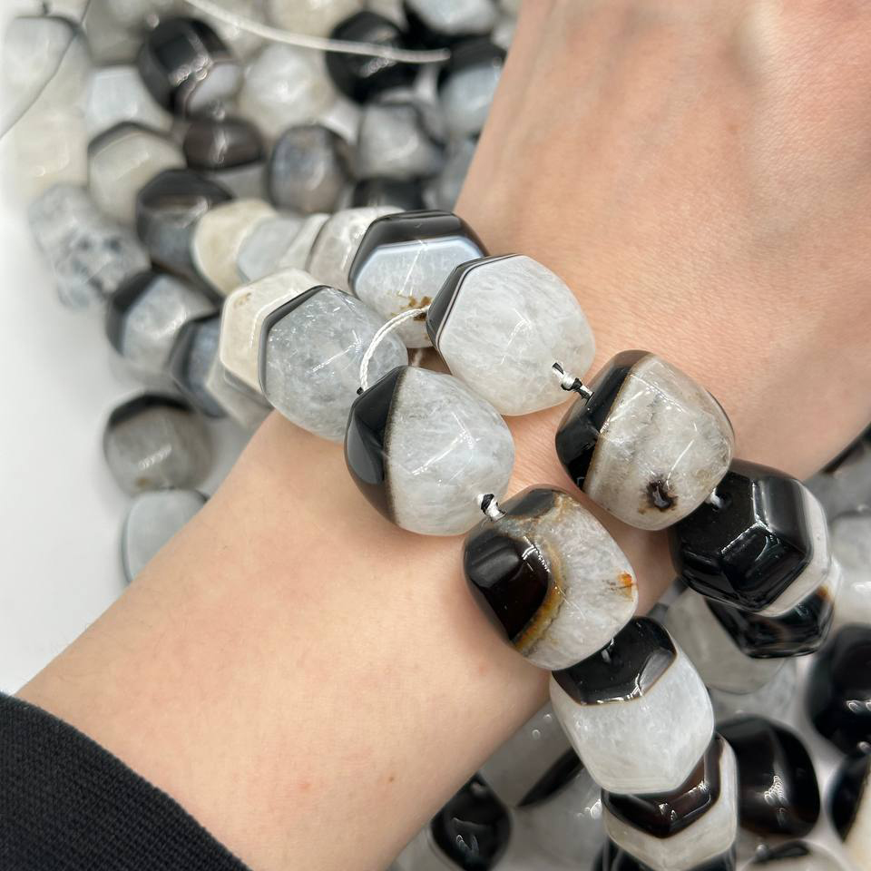 Агат размер 20*19мм натуральный камень
